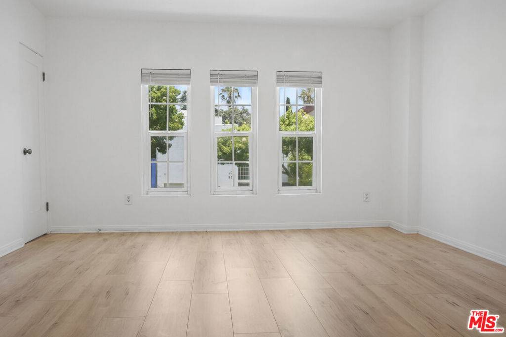 West Hollywood, CA 90046,933 N Fairfax AVE #1
