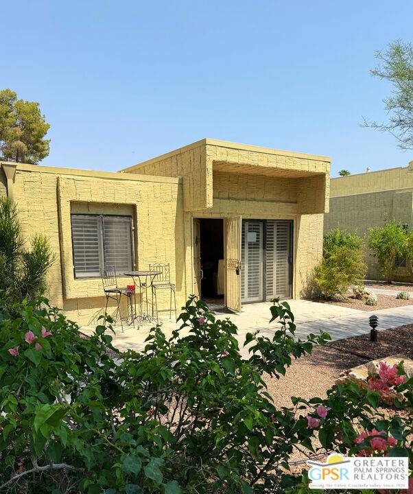 5304 Los Coyotes DR, Palm Springs, CA 92264