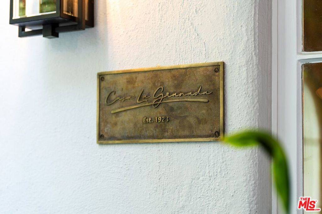 Los Angeles, CA 90068,2276 La Granada DR