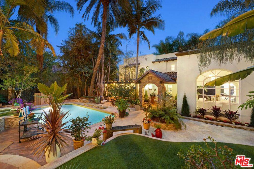 Los Angeles, CA 90068,2276 La Granada DR