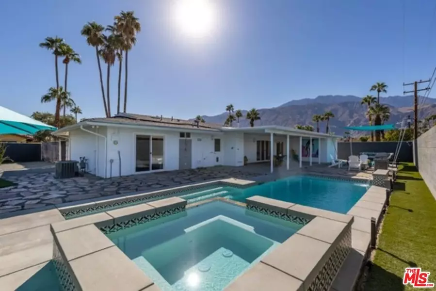 980 N Buttonwillow CIR, Palm Springs, CA 92262