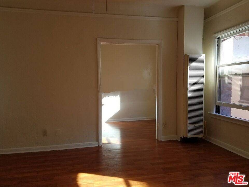 Los Angeles, CA 90036,607 S Dunsmuir AVE #303