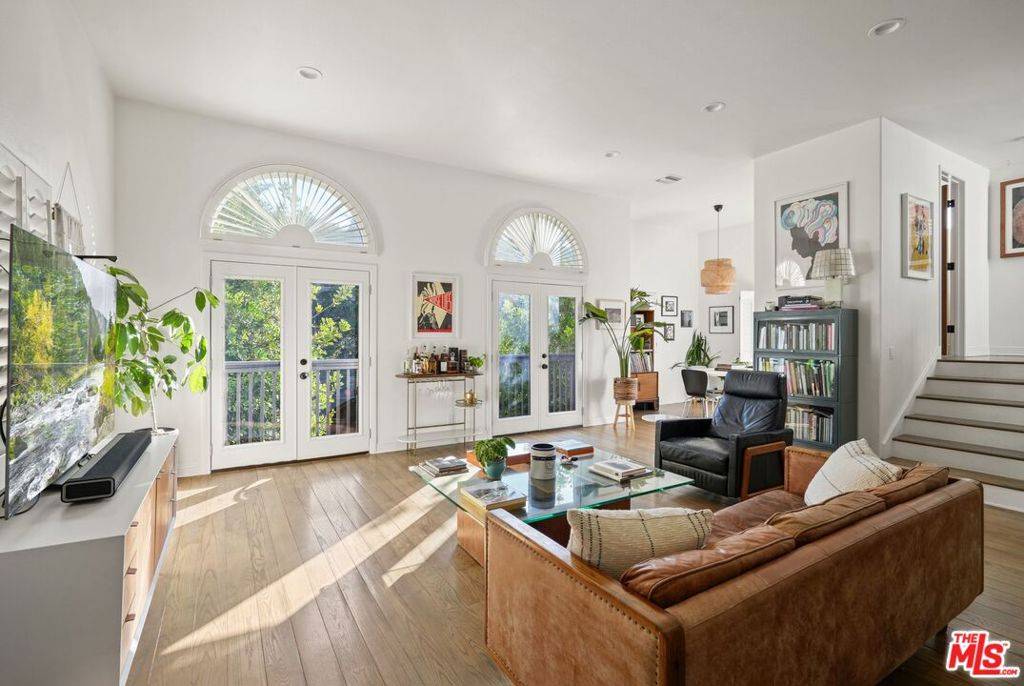 3418 Dorothy., Calabasas, CA 90290