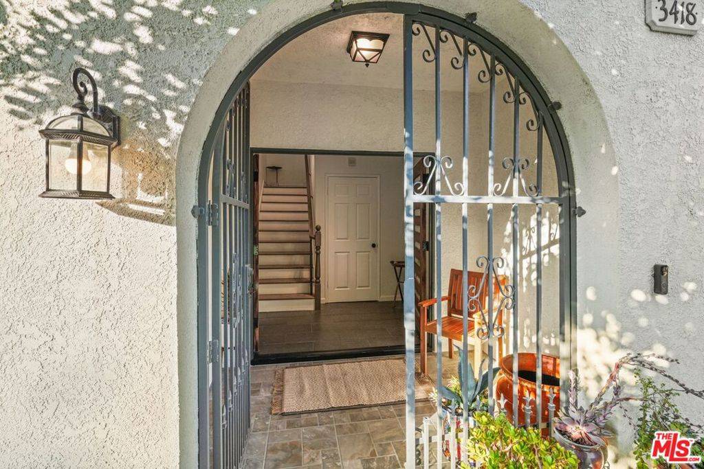 Calabasas, CA 90290,3418 Dorothy.