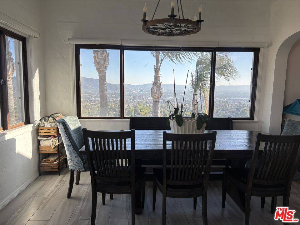 Burbank, CA 91501,1 Skyline DR