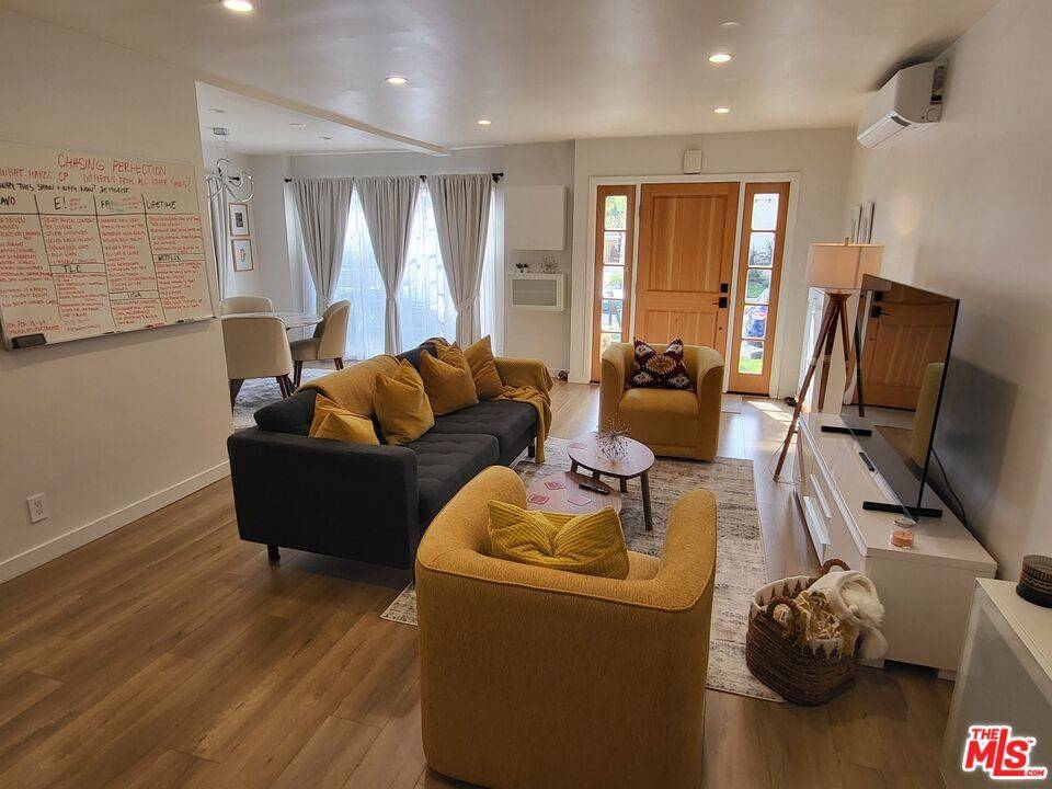 Beverly Hills, CA 90212,450 S REXFORD DR #1
