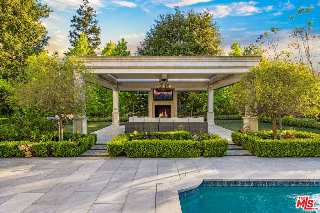Los Angeles, CA 90077,3170 KINGS CT