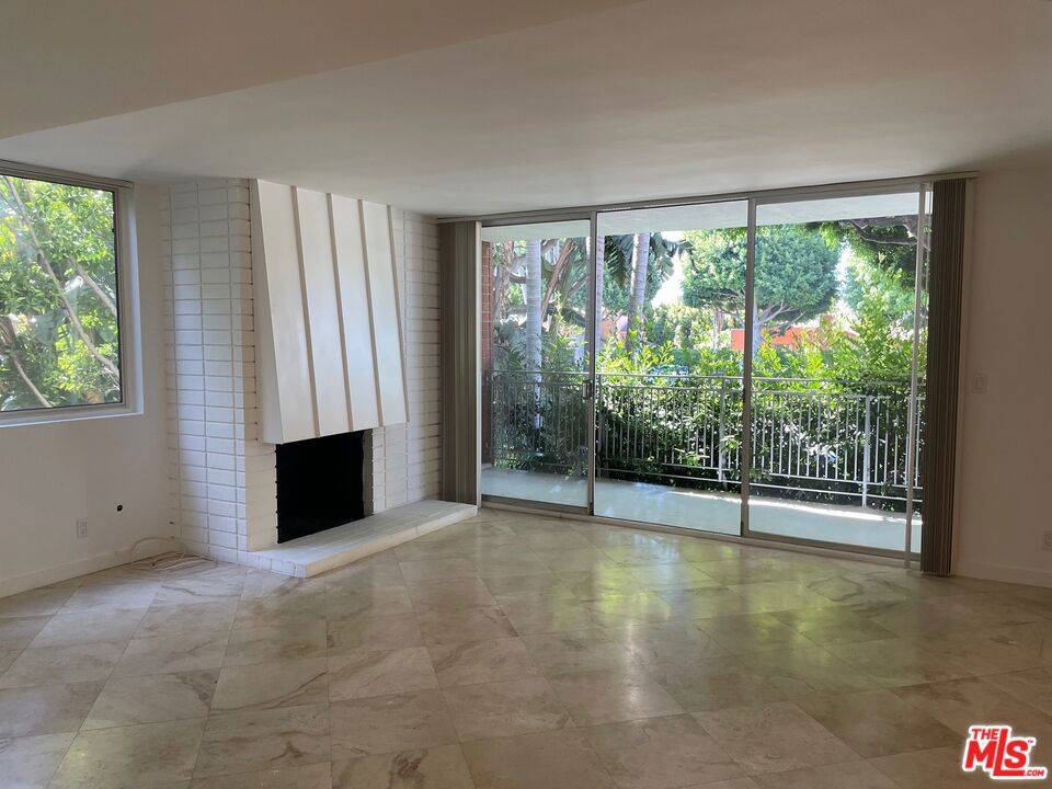 Beverly Hills, CA 90210,9297 Burton WAY #1