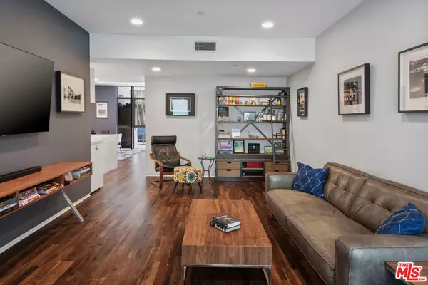 West Hollywood, CA 90069,825 N Kings RD #4