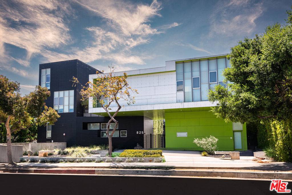 825 N Kings RD #4, West Hollywood, CA 90069
