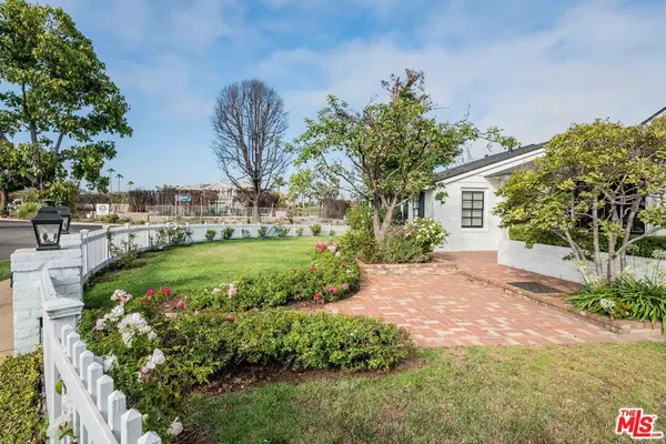 Pacific Palisades, CA 90272,548 Alma Real DR