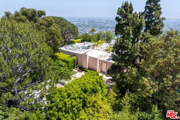 Los Angeles, CA 90069,9032 Thrasher AVE