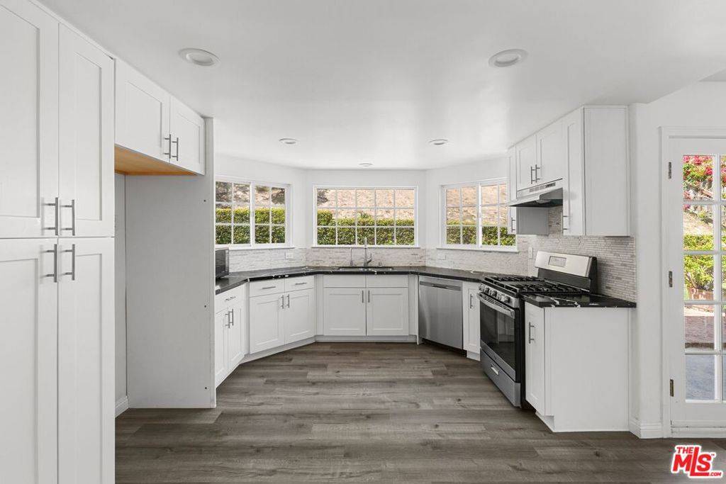 Porter Ranch, CA 91326,18657 Kirkcolm LN