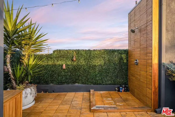 Venice, CA 90291,2513 Lincoln BLVD