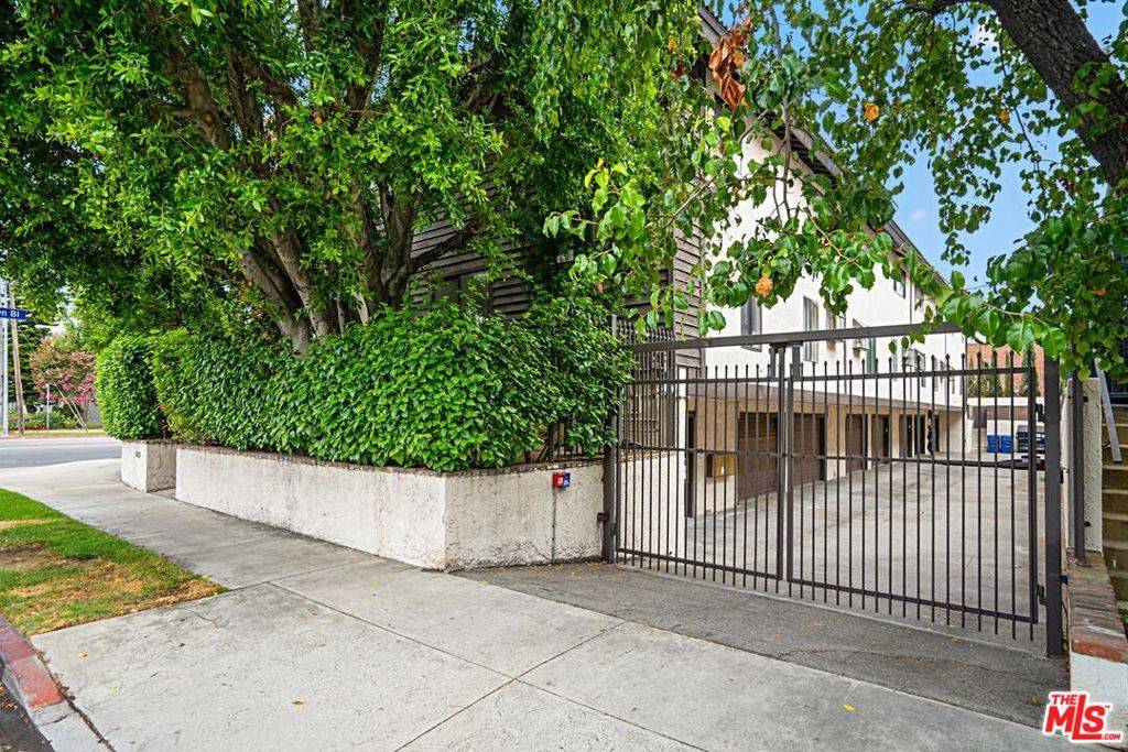 Valley Village, CA 91607,12053 Emelita ST #8