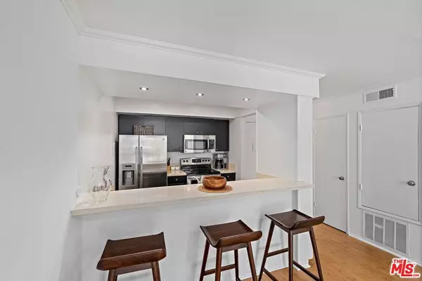 Los Angeles, CA 90046,1745 Camino Palmero ST #106
