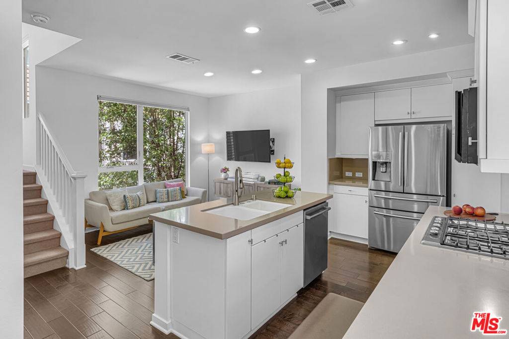 5633 Observation LN, Los Angeles, CA 90028
