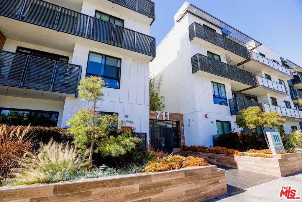 Los Angeles, CA 90038,711 Cole AVE #122