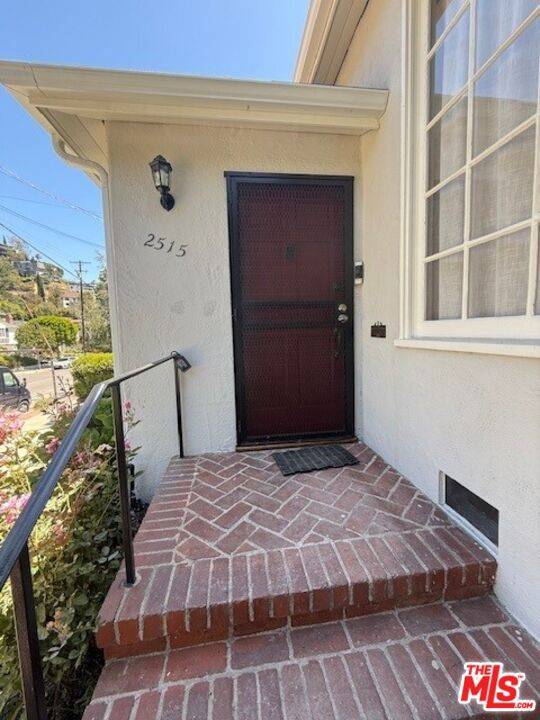 Los Angeles, CA 90068,2515 Canyon DR