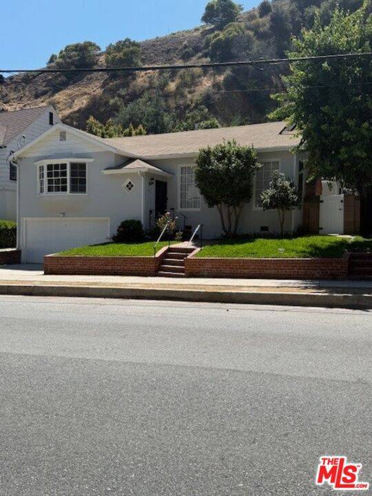 Los Angeles, CA 90068,2515 Canyon DR