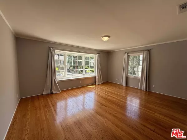 2515 Canyon DR, Los Angeles, CA 90068
