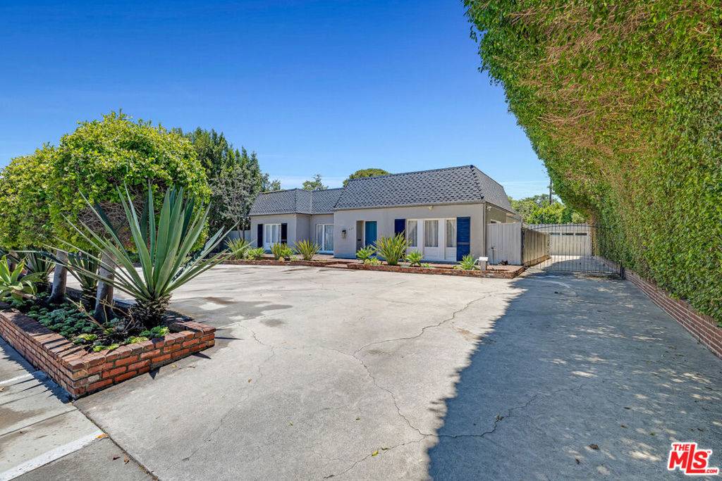 621 N Bedford DR, Beverly Hills, CA 90210