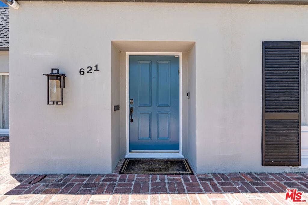 Beverly Hills, CA 90210,621 N Bedford DR
