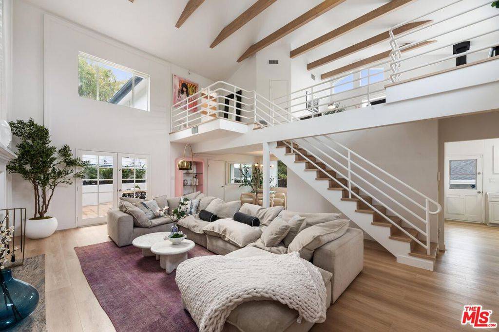 Sherman Oaks, CA 91423,4041 Davana RD