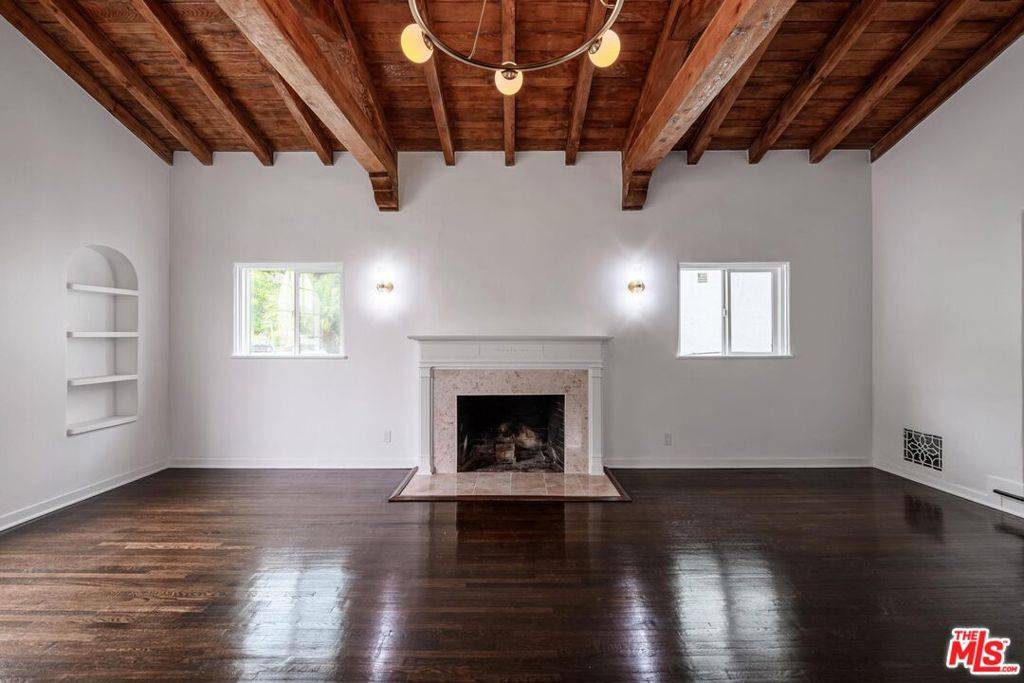 Los Angeles, CA 90008,4250 9th AVE