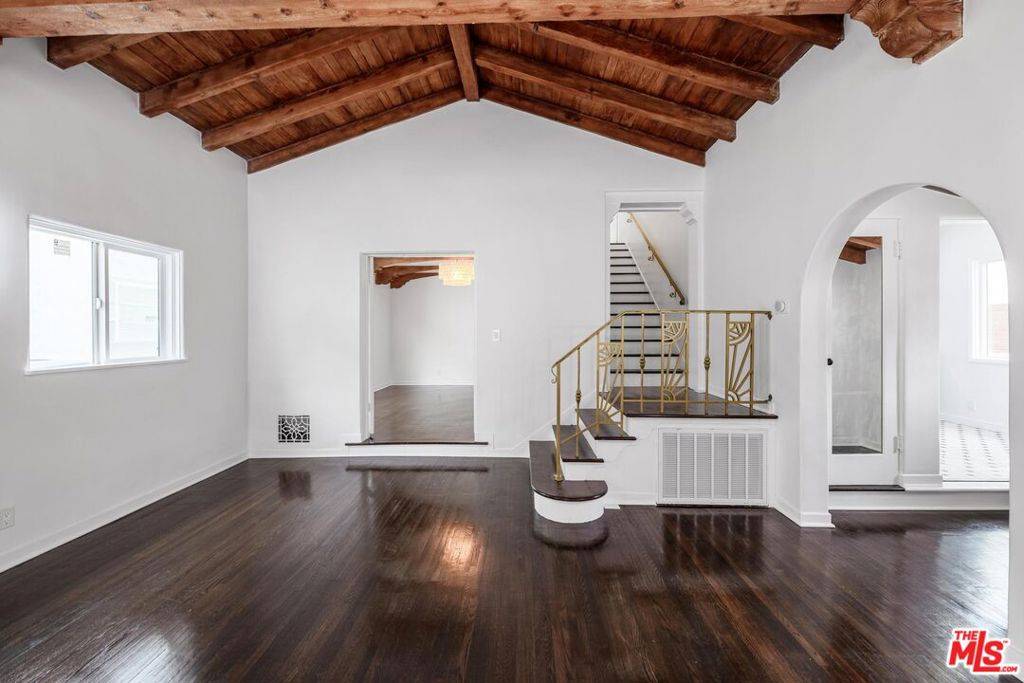 Los Angeles, CA 90008,4250 9th AVE