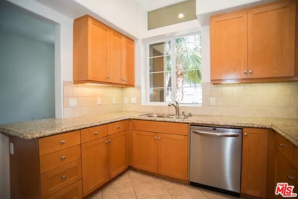 Playa Vista, CA 90094,5831 Seawalk DR #221