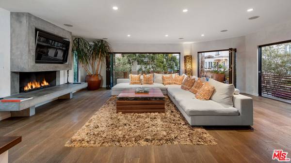 Marina Del Rey, CA 90292,4616 Roma CT