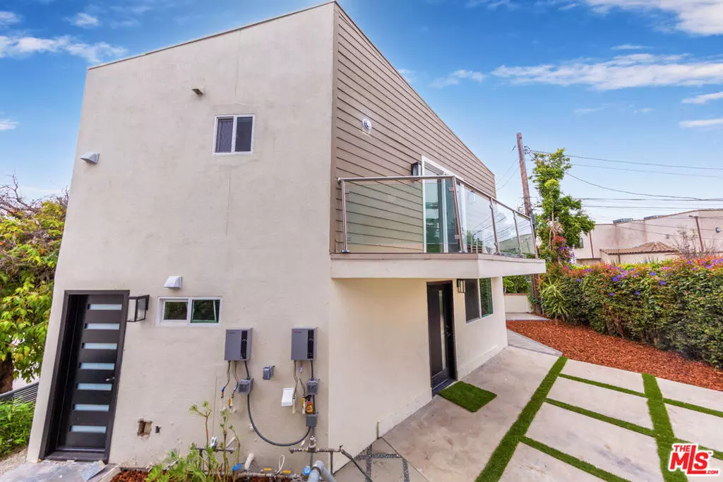 Los Angeles, CA 90025,2141 Kerwood AVE