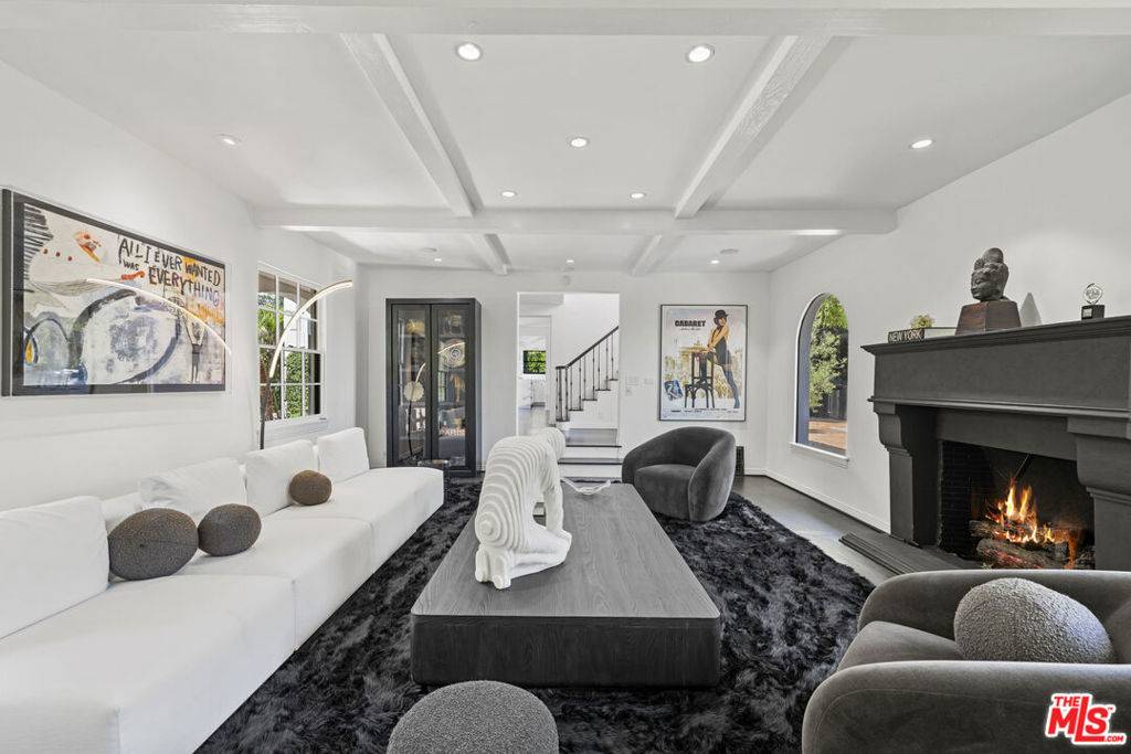 West Hollywood, CA 90069,1348 Miller DR