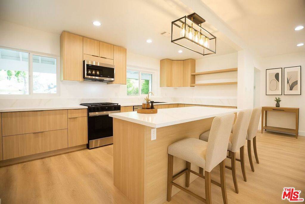 Valley Village, CA 91607,12211 Tiara ST