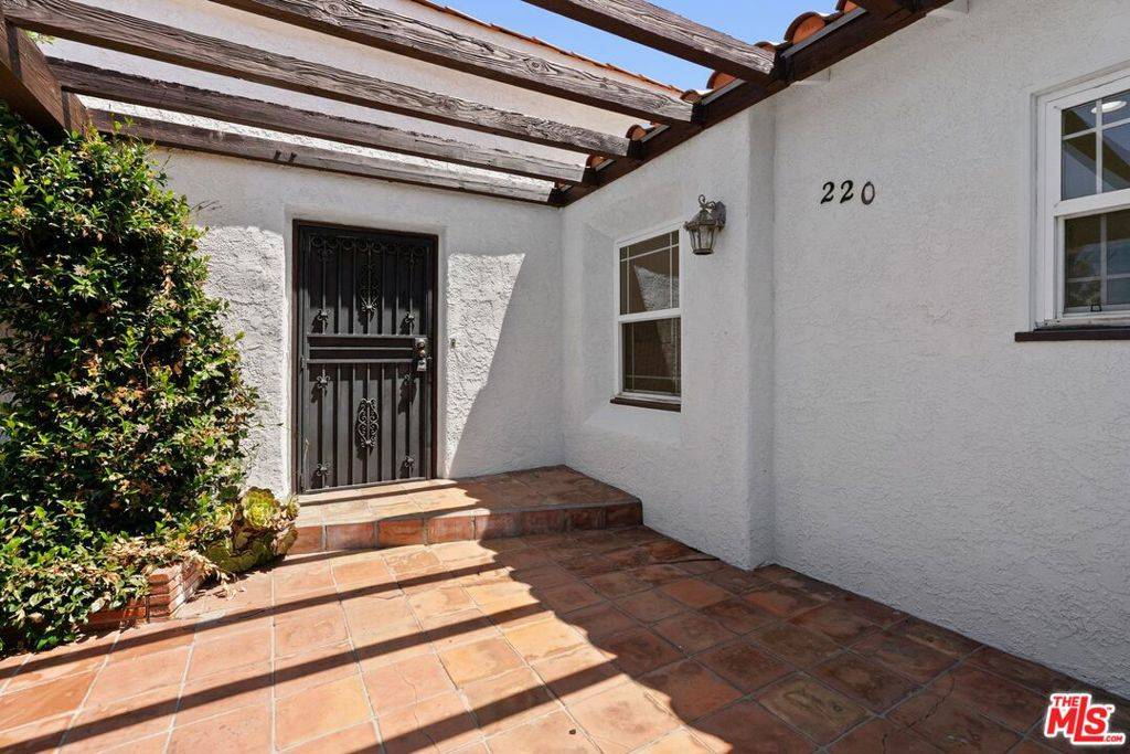 Beverly Hills, CA 90211,220 S Le Doux RD