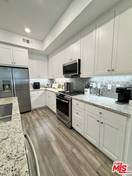 Valencia, CA 91381,26976 Prospector Road #203