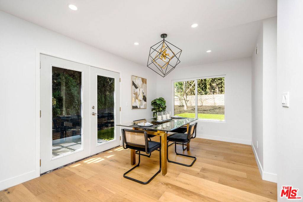 Woodland Hills, CA 91303,22357 Welby WAY