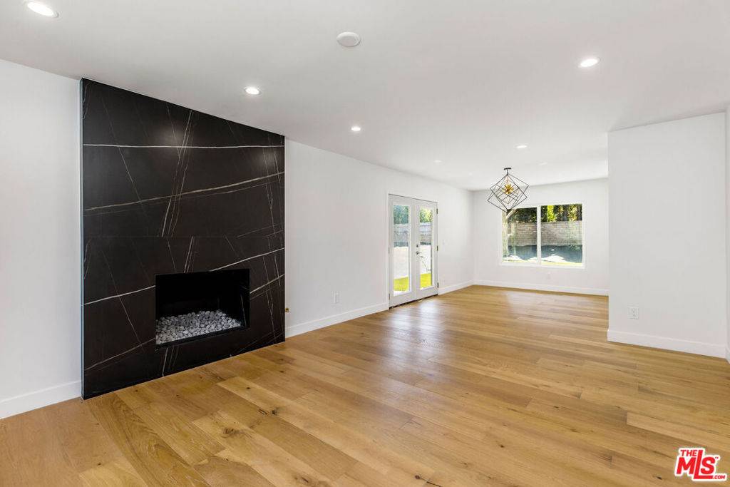 Woodland Hills, CA 91303,22357 Welby WAY