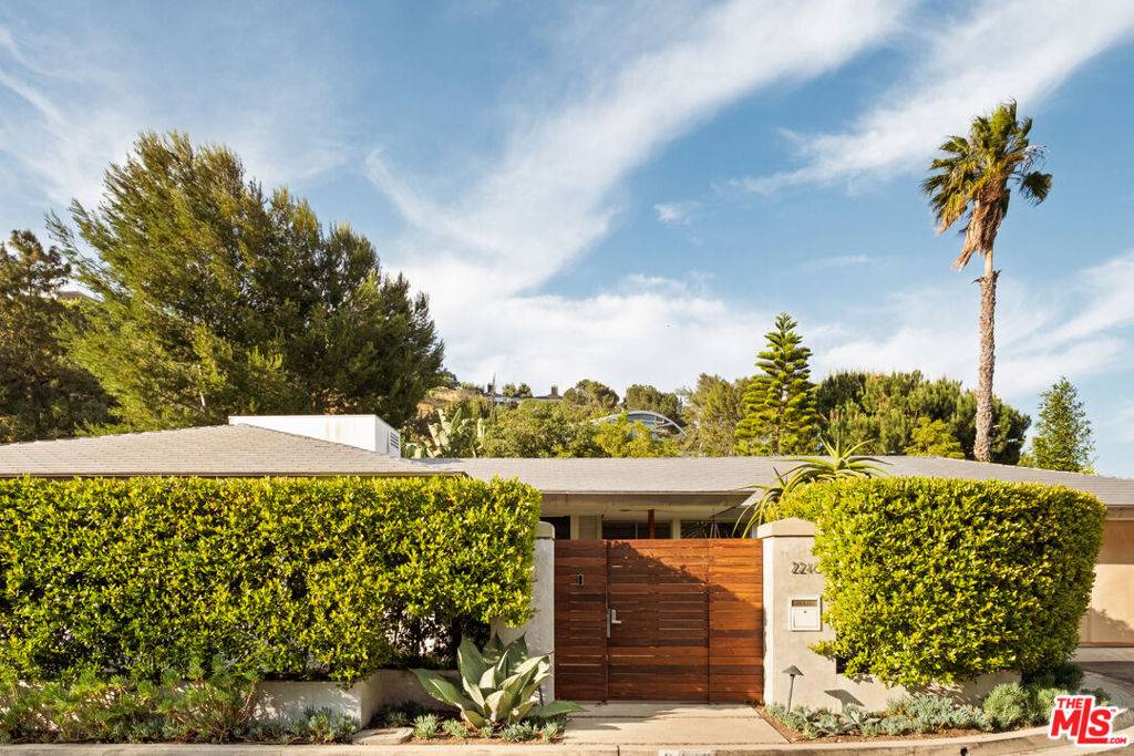 2246 Chelan PL, Los Angeles, CA 90068