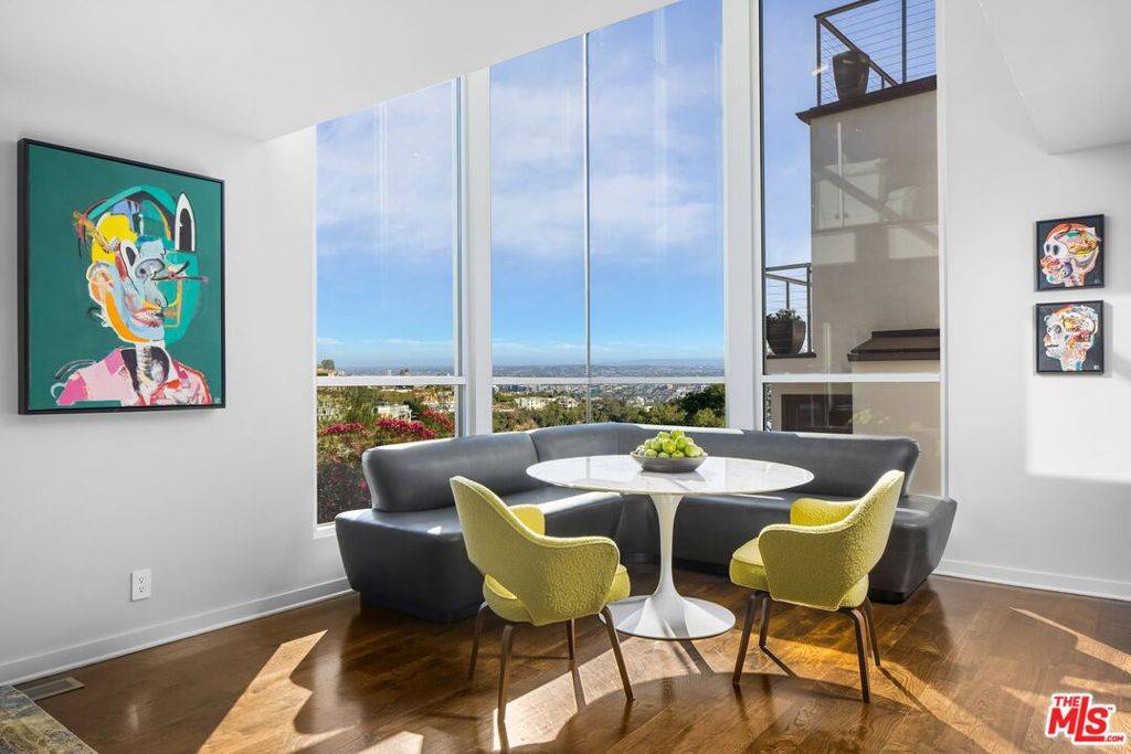 Los Angeles, CA 90069,9318 Warbler WAY