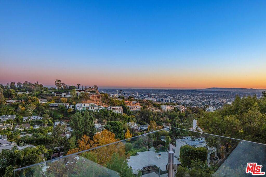 Los Angeles, CA 90069,9318 Warbler WAY