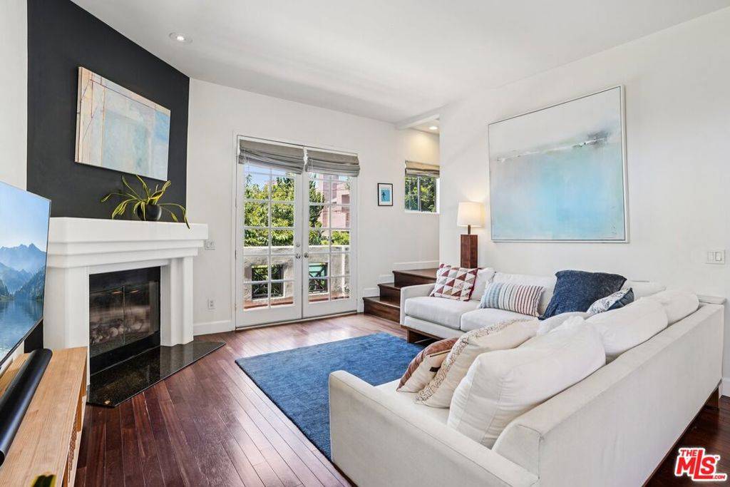 Los Angeles, CA 90025,1751 Barry AVE #4