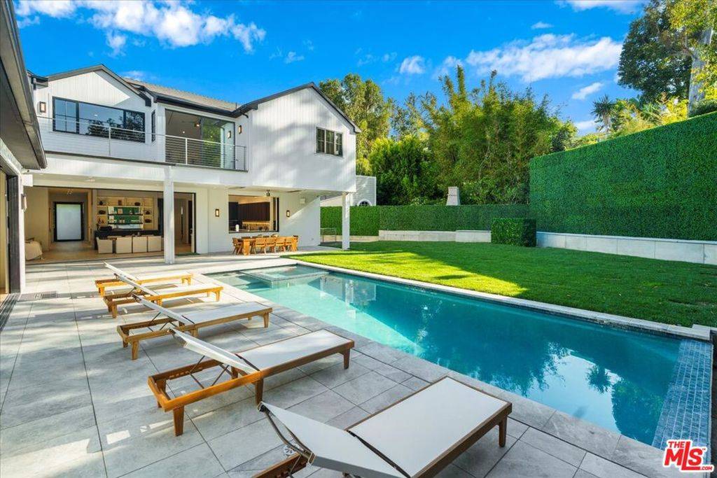 12227 Tweed LN, Los Angeles, CA 90049