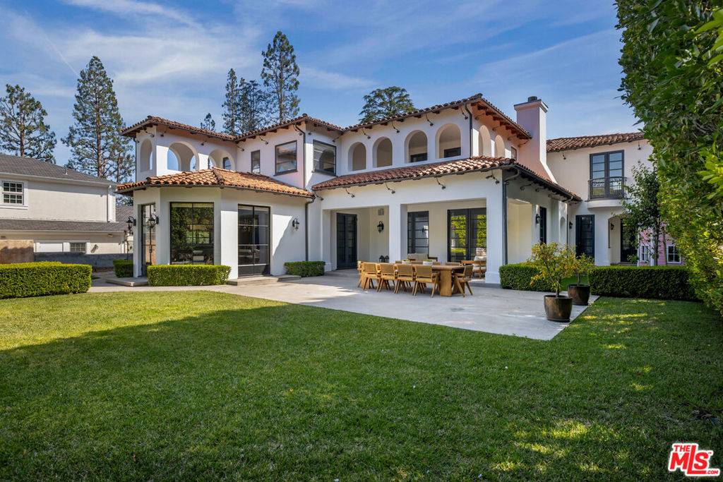 Beverly Hills, CA 90210,706 N Crescent DR