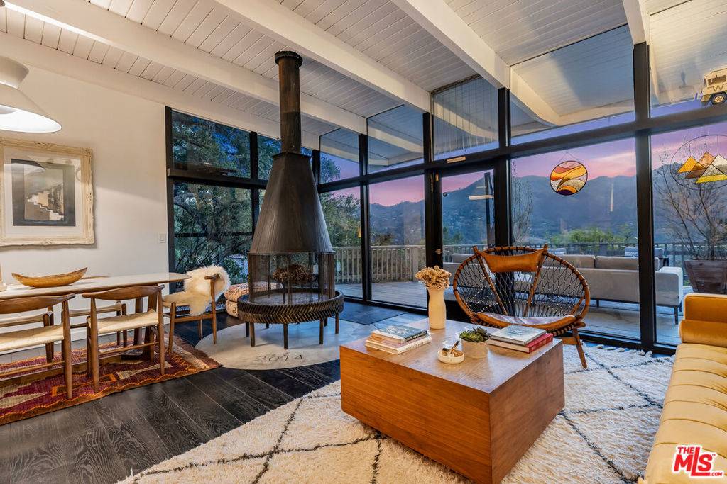 21408 Entrada RD, Topanga, CA 90290