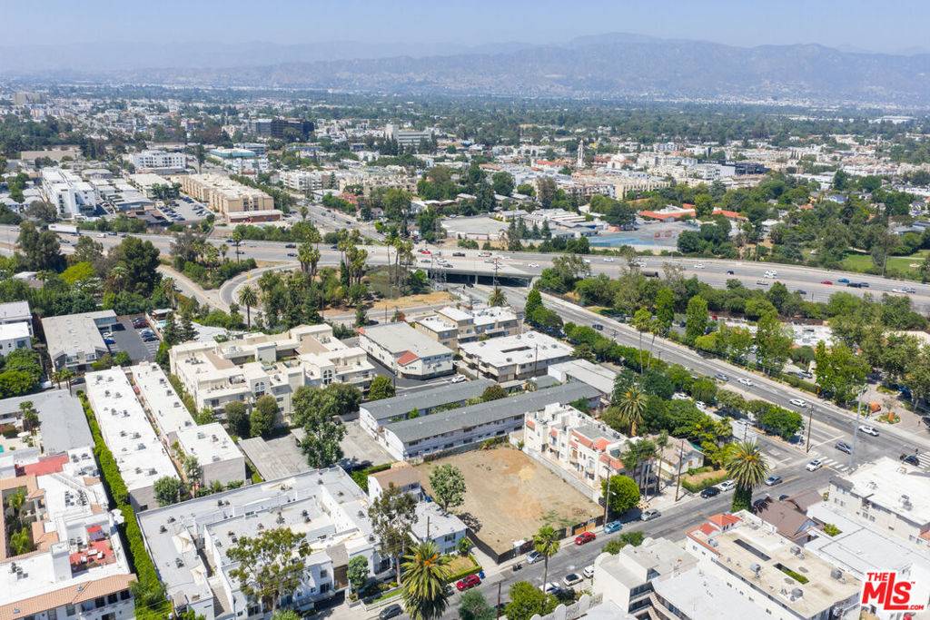 North Hollywood, CA 91602,11031 Aqua Vista ST