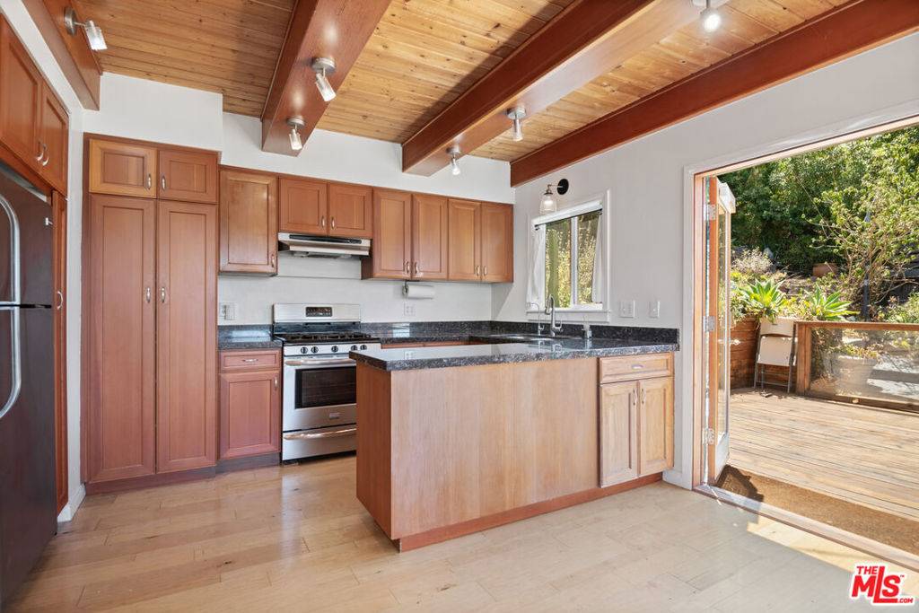 Topanga, CA 90290,1212 Fernwood Pacific DR