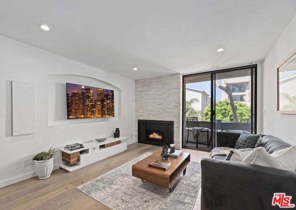 750 N Kings RD #201, West Hollywood, CA 90069