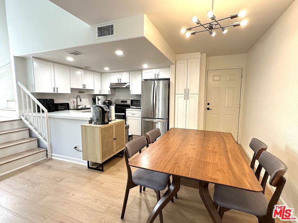 Los Angeles, CA 90039,2224 Duane ST #5